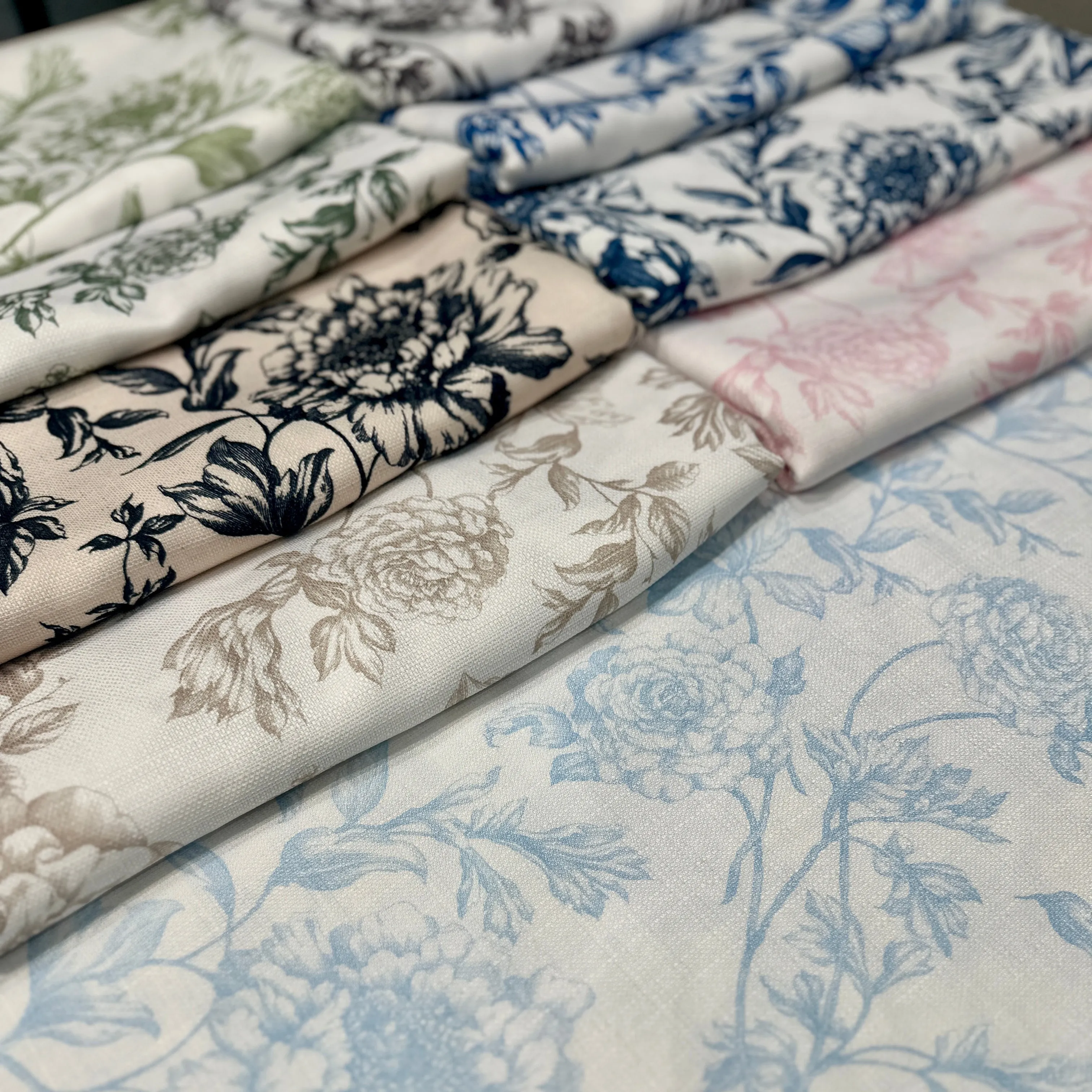 Artistry Bloom Table Linen in Grey