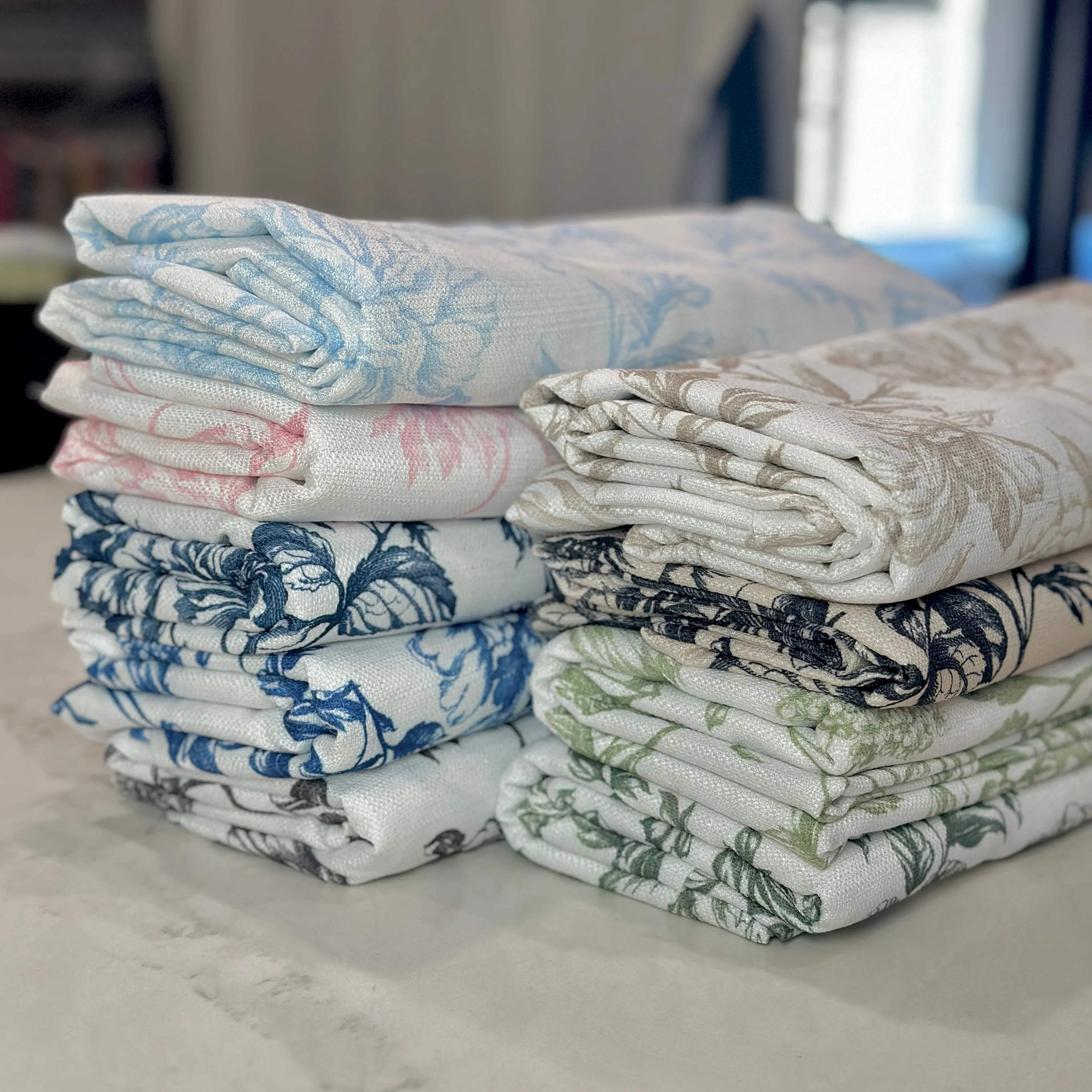 Artistry Bloom Table Linen in Grey